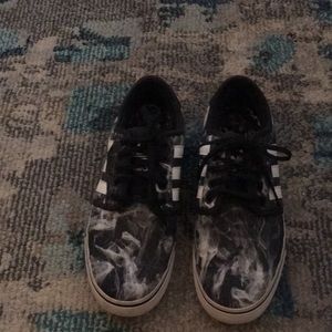 Men’s canvas Adidas, smoke pattern, Sz 8